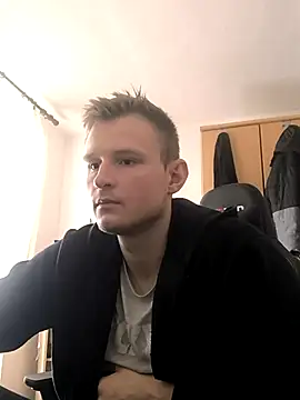 Snapshot of hardgun_ chatting on March 15, 10:57 am hardgun online show from March 15, 10:57 am