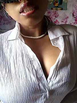 sandy naughty online show from February 2, 5:39 am