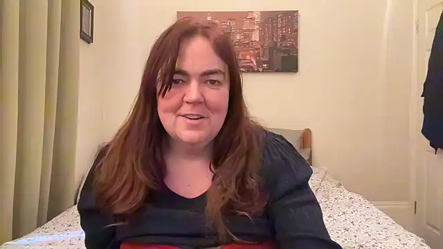 curvy-milf-abbie online show from February 12, 12:01 pm