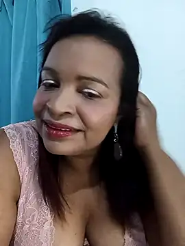 Snapshot of _violetta_- chatting on May 5, 1:46 am violetta - online show from May 5, 1:46 am