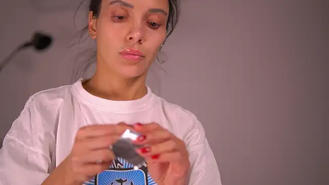 Snapshot of Mila_May_ chatting on March 13, 5:22 am Mila May online show from March 13, 5:22 am