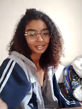 Snapshot of Emanuelle_manu chatting on May 4, 2:02 pm Emanuelle manu online show from May 4, 2:02 pm