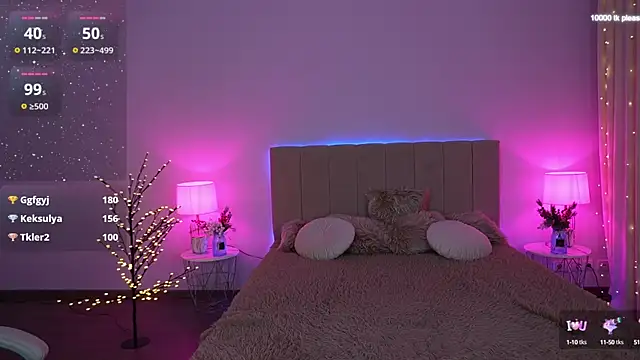 Snapshot of JennyyLuv chatting on February 7, 11:13 pm JennyyLuv online show from February 7, 11:13 pm