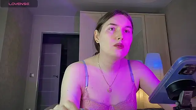 Maria Bowie online show from May 20, 6:08 am