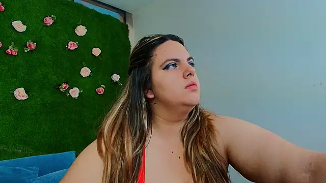 Huge Titties  online show from July 12, 6:54 pm
