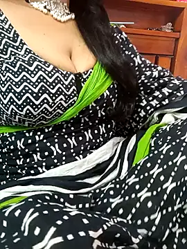 Snapshot of amala_ss chatting on January 21, 6:11 am amala ss online show from January 21, 6:11 am