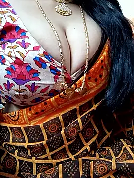 Snapshot of amala_ss chatting on October 5, 2:43 am amala ss online show from October 5, 2:43 am