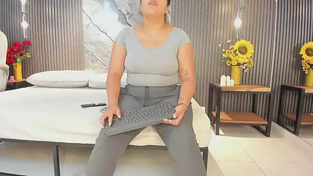 julietha taylor online show from May 5, 1:13 am