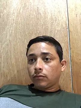 isacalejandroo online show from January 28, 8:58 pm