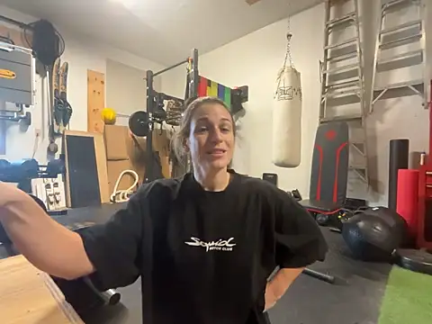 Snapshot of MissSwitch chatting on December 3, 6:06 pm MissSwitch online show from December 3, 6:06 pm