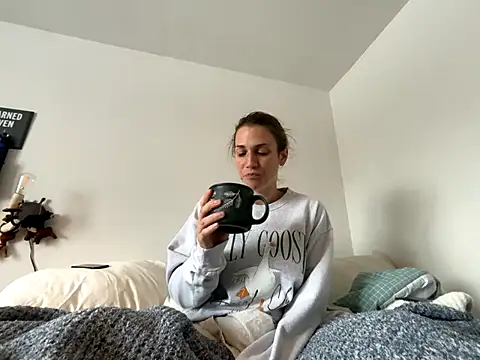 Snapshot of MissSwitch chatting on December 4, 1:42 pm MissSwitch online show from December 4, 1:42 pm