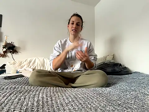 Snapshot of MissSwitch chatting on December 5, 6:44 pm MissSwitch online show from December 5, 6:44 pm