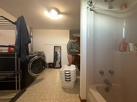 Snapshot of MissSwitch chatting on December 18, 1:12 pm MissSwitch online show from December 18, 1:12 pm