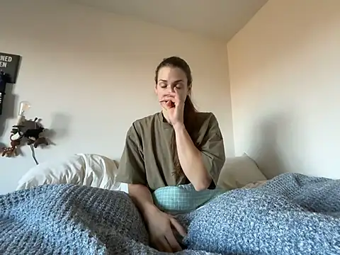 Snapshot of MissSwitch chatting on December 31, 2:03 pm MissSwitch online show from December 31, 2:03 pm