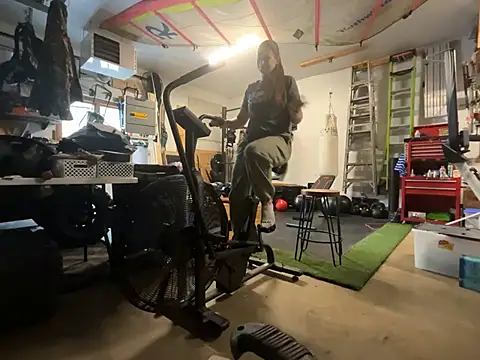 Snapshot of MissSwitch chatting on January 6, 5:27 pm MissSwitch online show from January 6, 5:27 pm