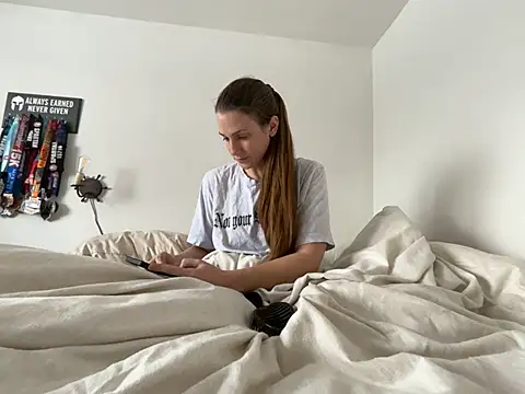 Snapshot of MissSwitch chatting on February 4, 7:55 pm MissSwitch online show from February 4, 7:55 pm