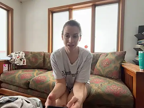 Snapshot of MissSwitch chatting on February 17, 3:42 pm MissSwitch online show from February 17, 3:42 pm