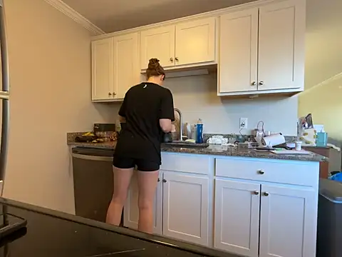 Snapshot of MissSwitch chatting on March 18, 12:47 pm MissSwitch online show from March 18, 12:47 pm