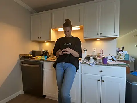 Snapshot of MissSwitch chatting on March 19, 2:13 pm MissSwitch online show from March 19, 2:13 pm