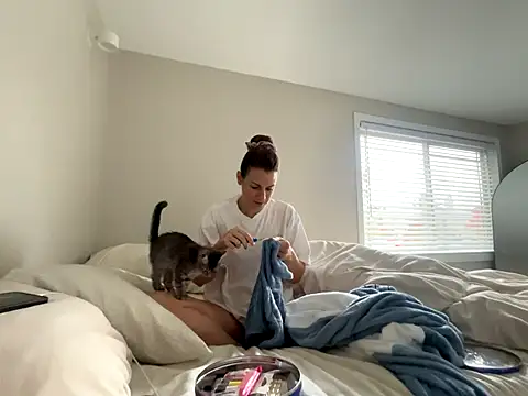 Snapshot of MissSwitch chatting on October 31, 2:18 pm MissSwitch online show from October 31, 2:18 pm