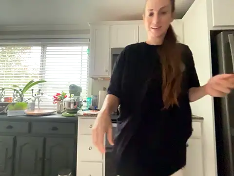 Snapshot of MissSwitch chatting on November 1, 3:03 pm MissSwitch online show from November 1, 3:03 pm