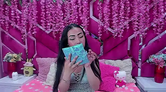 Snapshot of nathalia_pink chatting on January 7, 8:31 pm nathalia pink online show from January 7, 8:31 pm