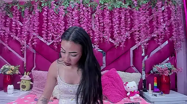 Snapshot of nathalia_pink chatting on January 7, 11:35 pm nathalia pink online show from January 7, 11:35 pm