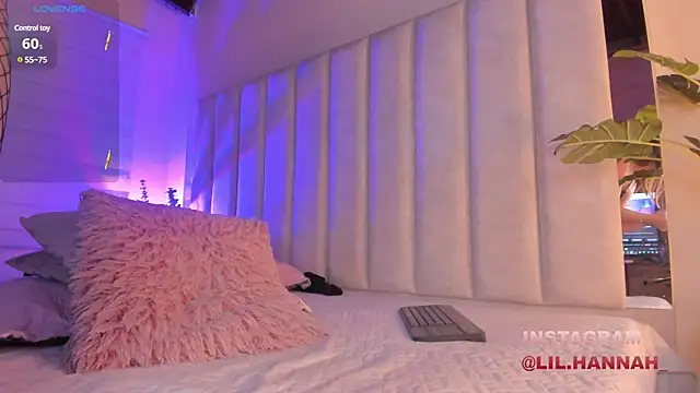 Snapshot of lil_hanna18 chatting on January 28, 2:42 pm lil hanna18 online show from January 28, 2:42 pm