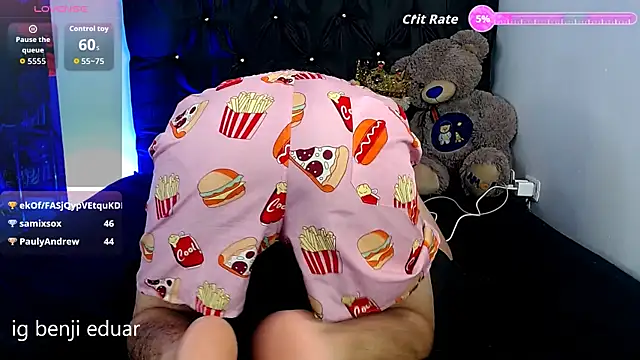 Snapshot of benji_hoter chatting on June 22, 3:25 am benji hoter online show from June 22, 3:25 am