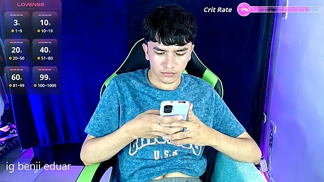 Snapshot of benji_hoter chatting on July 30, 4:00 am benji hoter online show from July 30, 4:00 am