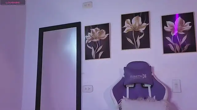 Snapshot of AnneGagner chatting on November 6, 11:26 pm AnneGagner online show from November 6, 11:26 pm