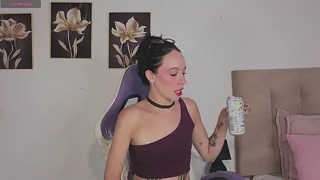 Snapshot of AnneGagner chatting on December 3, 9:02 pm AnneGagner online show from December 3, 9:02 pm