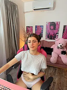 annieesweett online show from June 25, 10:58 pm