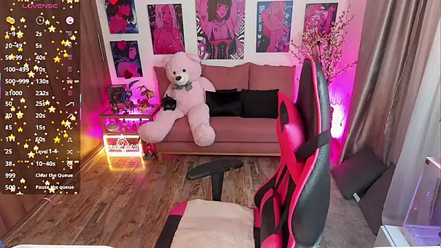annieesweett online show from July 9, 7:18 pm