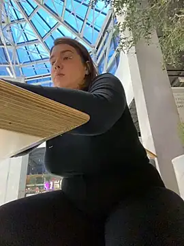 SuzieMurray online show from December 3, 12:27 pm