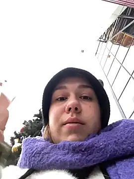 SuzieMurray online show from December 25, 9:13 am