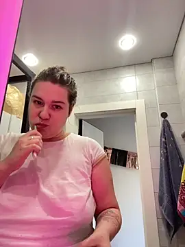 SuzieMurray online show from October 18, 10:38 am