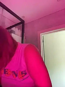 Snapshot of SuzieMurray chatting on July 1, 7:10 am SuzieMurray online show from July 1, 7:10 am