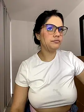 kimberlyhills1 online show from November 14, 7:34 pm