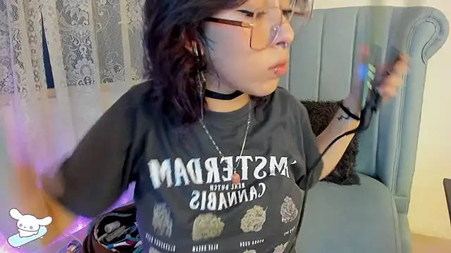 AlexaFoxy18 online show from January 15, 7:35 am