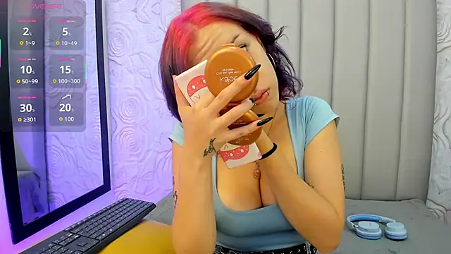 AlexaFoxy18 online show from February 24, 7:28 am