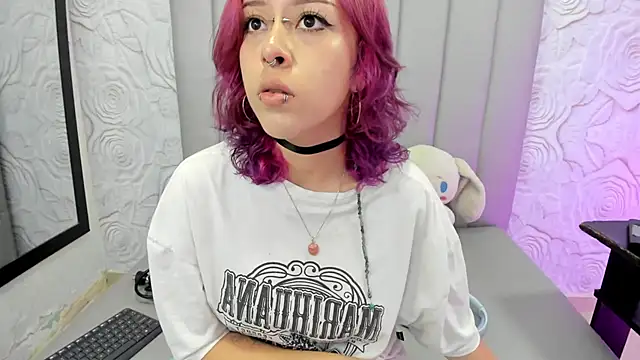 AlexaFoxy18 online show from April 29, 7:01 am