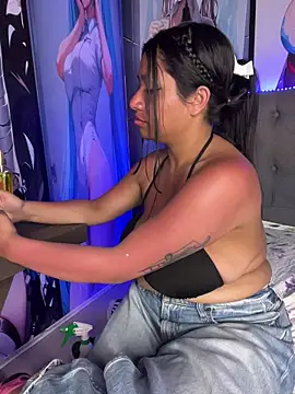 Snapshot of Im_Little chatting on December 3, 3:25 am Im Little online show from December 3, 3:25 am