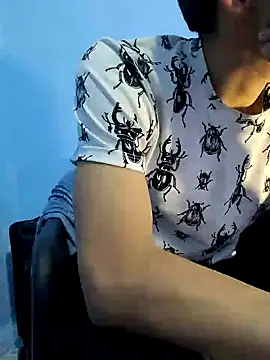 Snapshot of charlesss19 chatting on February 27, 12:54 am charlesss19 online show from February 27, 12:54 am