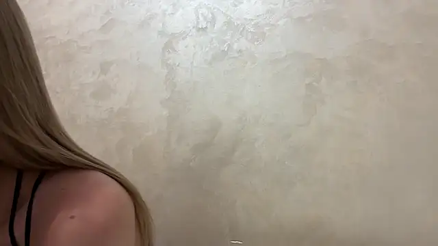 Snapshot of CaitlinaJayne23 chatting on November 28, 7:05 pm CaitlinaJayne23 online show from November 28, 7:05 pm