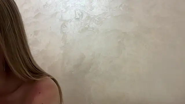 CaitlinaJayne23 online show from July 28, 6:31 pm