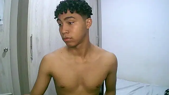 Snapshot of sexy_diamante_ chatting on November 3, 11:37 pm sexy diamante online show from November 3, 11:37 pm