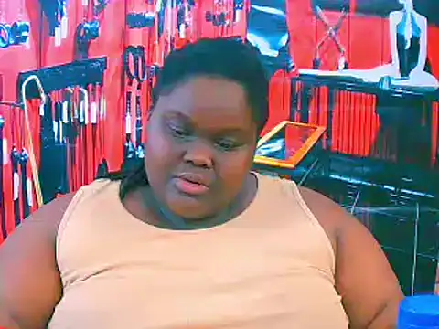 Snapshot of EbonyHotBuns chatting on October 28, 9:28 pm EbonyHotBuns online show from October 28, 9:28 pm