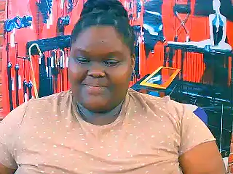 Snapshot of EbonyHotBuns chatting on November 17, 10:26 pm EbonyHotBuns online show from November 17, 10:26 pm