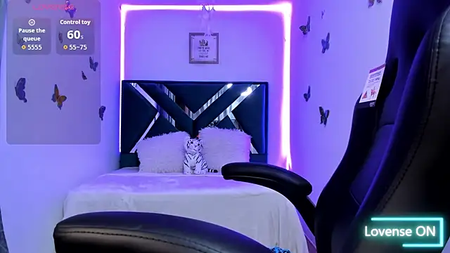 Snapshot of Dana_martinezz chatting on November 25, 8:09 pm Dana martinezz online show from November 25, 8:09 pm